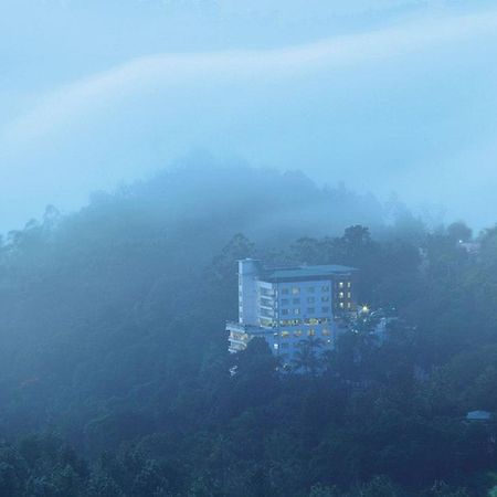 Gokulam Park Munnar Hotel Bagian luar foto