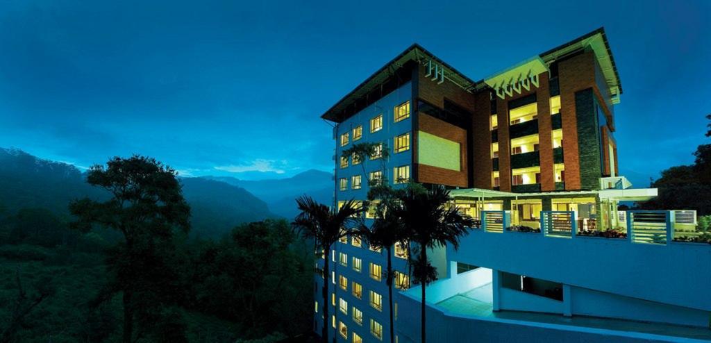 Gokulam Park Munnar Hotel Bagian luar foto