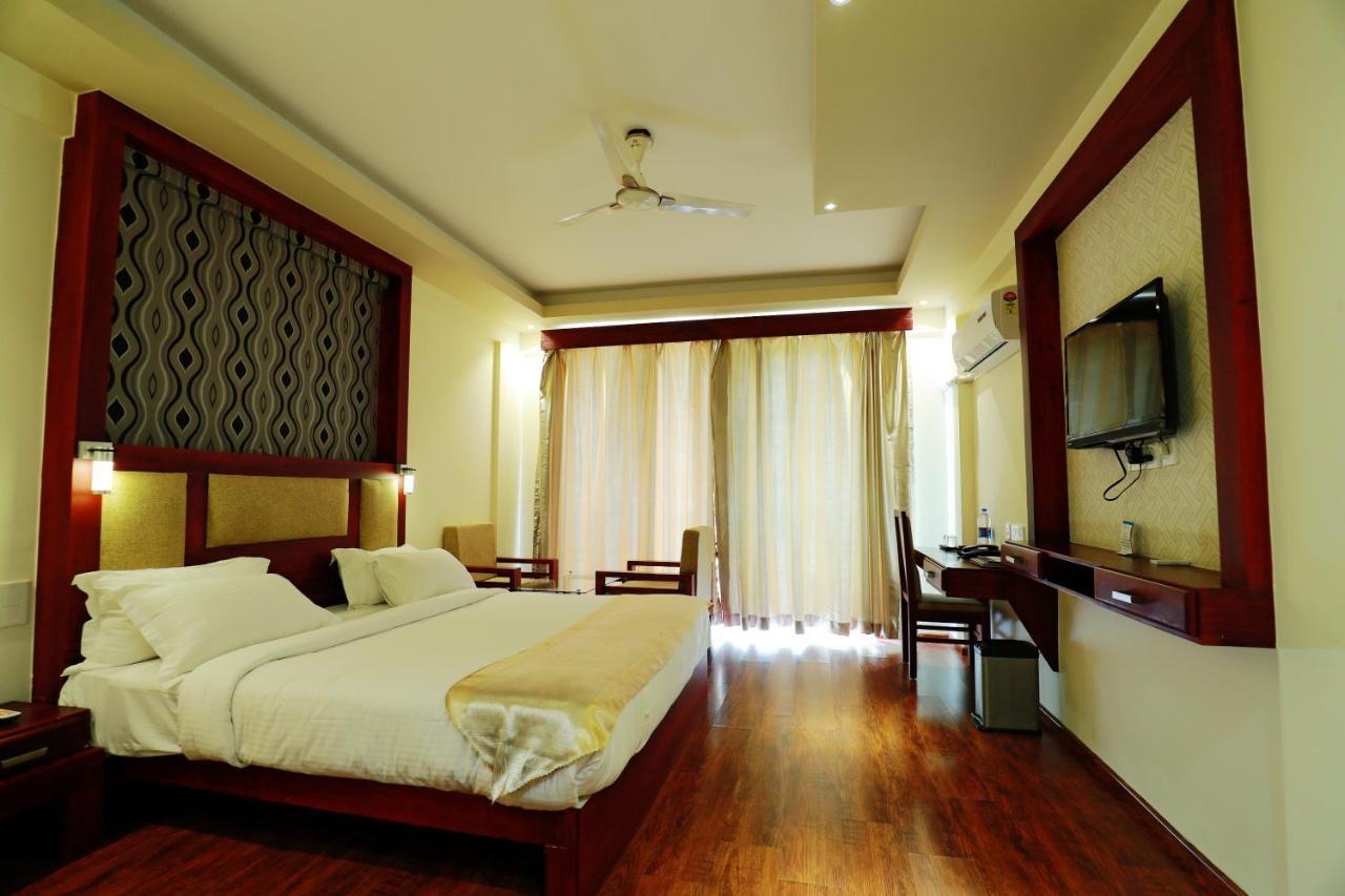 Gokulam Park Munnar Hotel Bagian luar foto