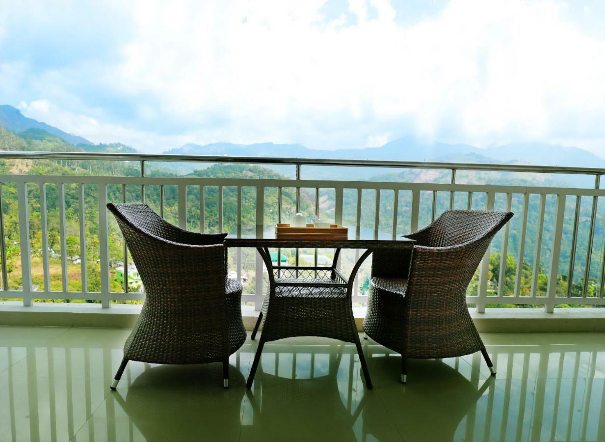 Gokulam Park Munnar Hotel Bagian luar foto
